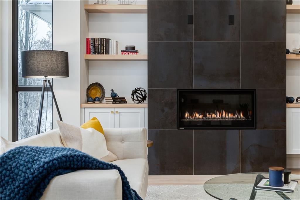 Custom home builders Calgary — Luxury home exterior